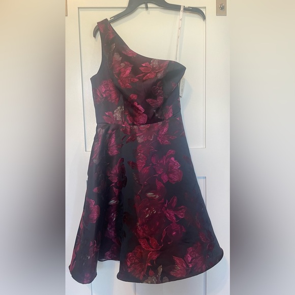 Floral formal Dress NWT Size 6 One Shoulder Black & Maroon Wedding guest - Picture 1 of 4
